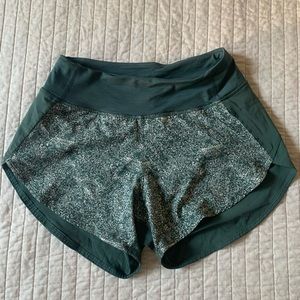 Outdoor voices 4” Hudson shorts green print. Used excellent condition.